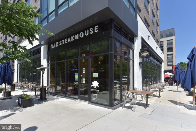 Building Photo - 900 N Washington St