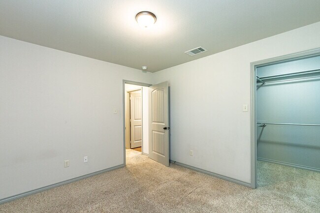 Building Photo - Gorgeous Home in Cooper District