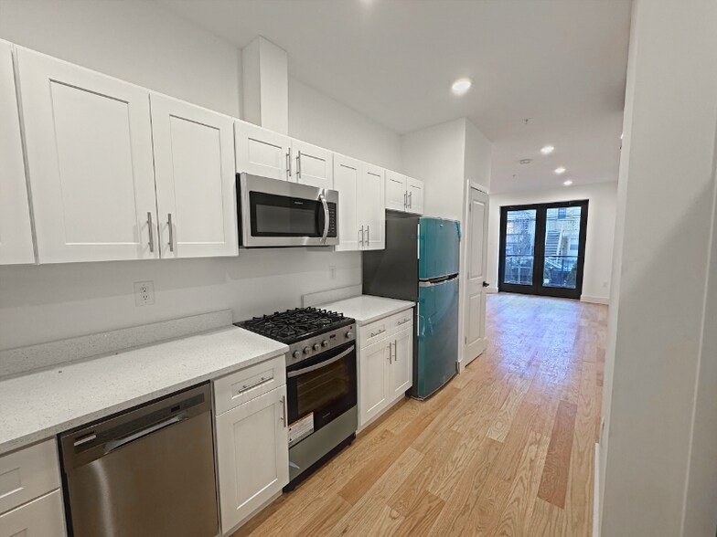 Building Photo - 56 Cottage St