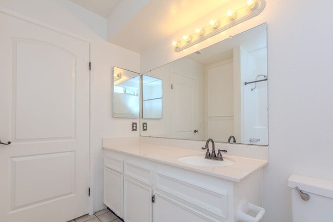 Building Photo - Spacious 3 Bed/ 2 Bath Home Nestled In Tranquil Setting in Spring Valley