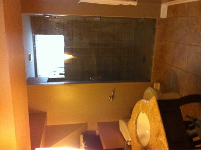 Building Photo - 7015 Sutherland Ave