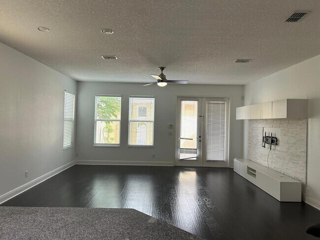 Building Photo - 11464 Center Lake Dr