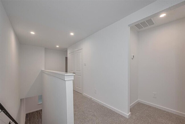 Building Photo - 3017 La Rambla Dr