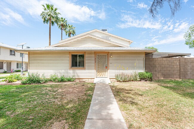 Primary Photo - Great Tempe Townhouse