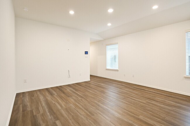 Building Photo - 5611 Simcrest Grove Dr
