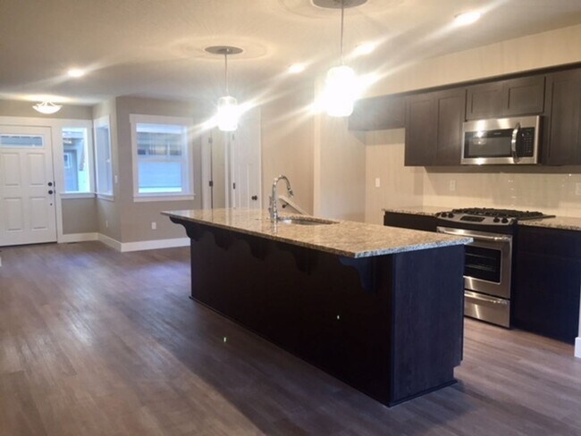 Building Photo - CHAMPION VILLAGE LUXURY TOWNHOMES IN SANDY...