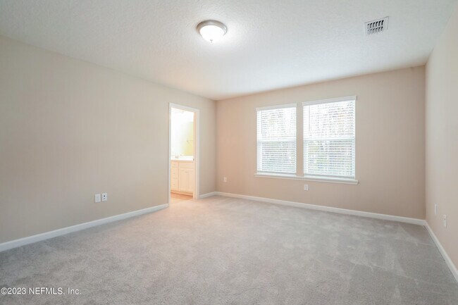 Building Photo - 7415 Palm Hills Dr