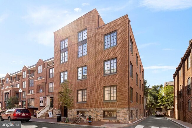 Building Photo - 3220 Grace St NW