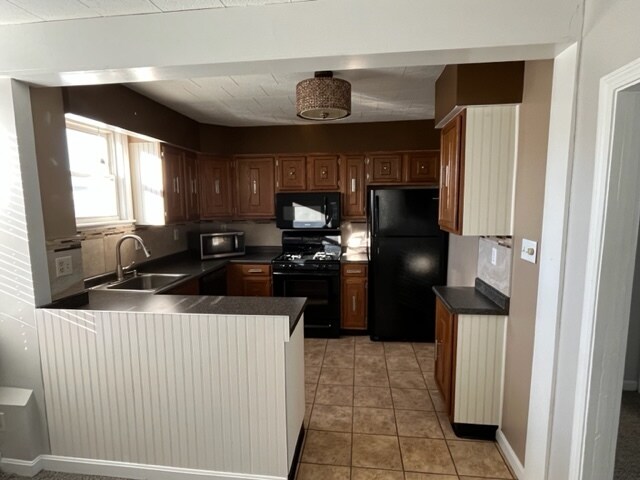 Building Photo - 388 Snell St