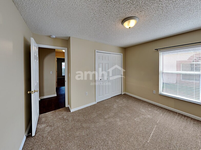 Building Photo - 2724 Maderia Cir