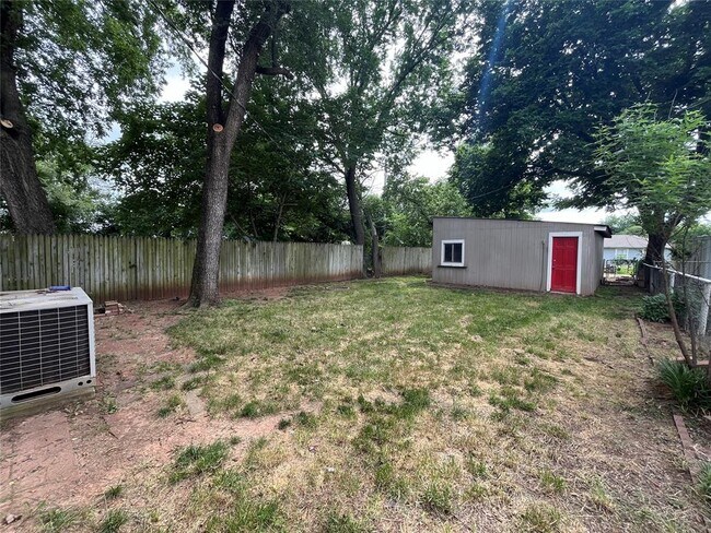 Building Photo - 312 N 6th St