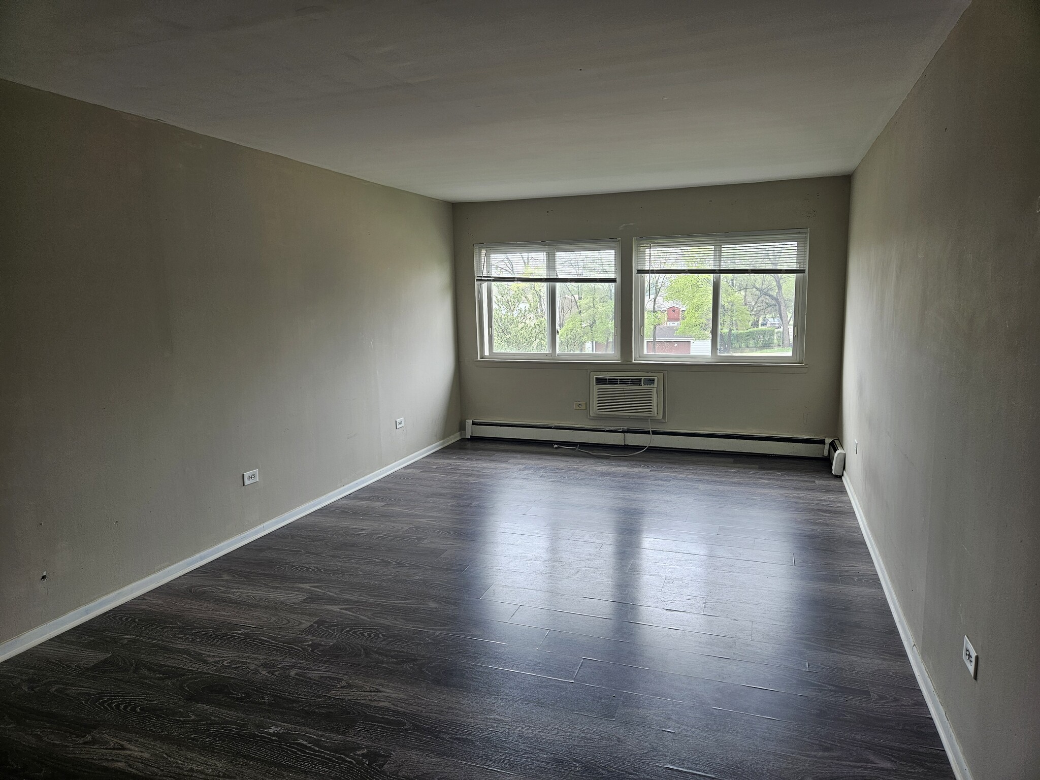 Building Photo - 655 Deepwoods Dr