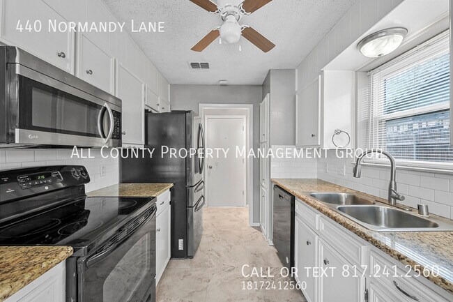 Building Photo - 440 Normandy Ln