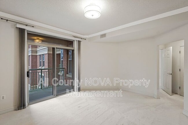 Building Photo - 11776 Stratford House Pl