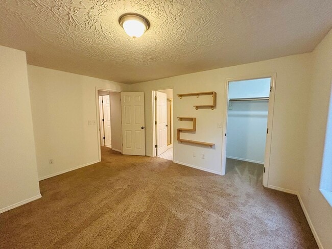 Building Photo - Adorable SW Portland Home Now Available