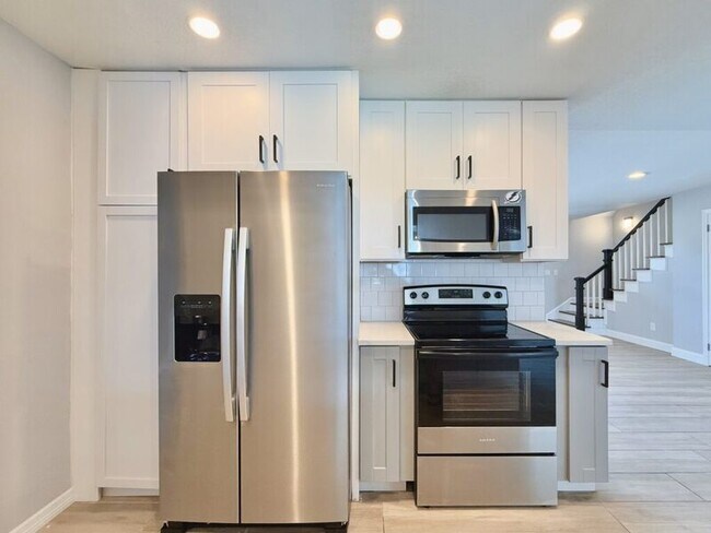 Building Photo - 8718 Thornwood Ln