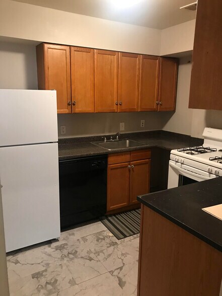 Building Photo - 2013 Walnut St