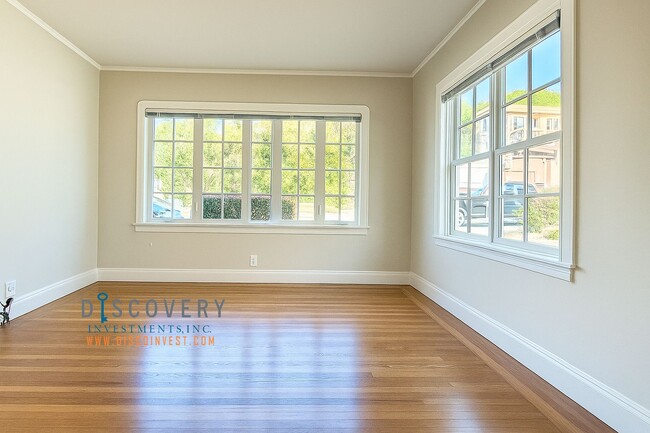 Building Photo - Upper Rockridge 3 Bedroom Home