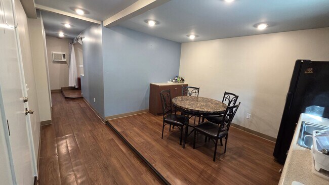 Building Photo - Spacious and Cozy studio!