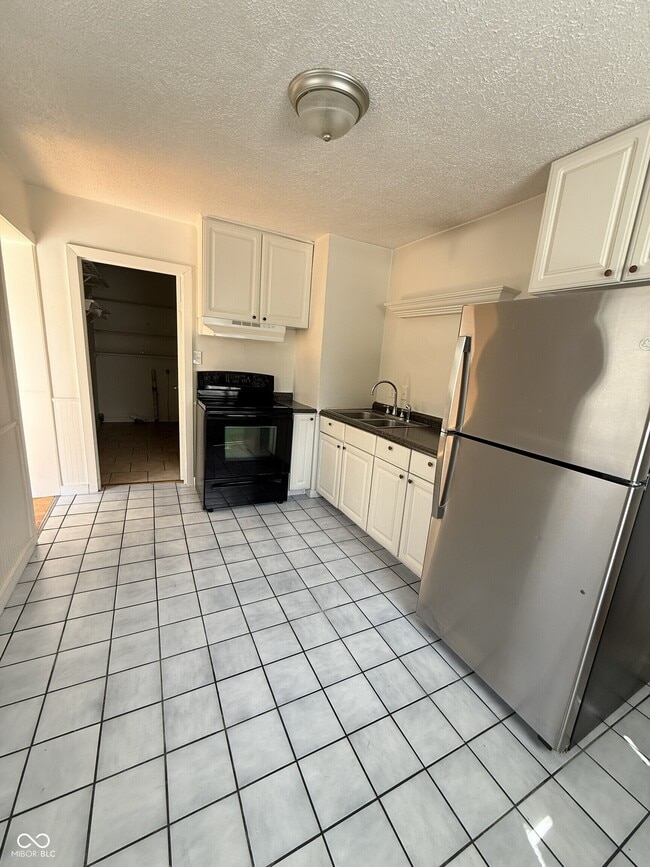 Building Photo - 122 N Routiers Ave