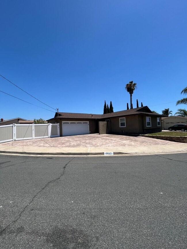 Building Photo - Beautiful and Spacious 3 Bedroom, 2 Bath Home! $3,800 Move In Ready!