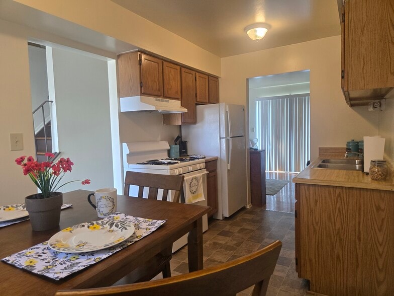 Primary Photo - Country Way Townhomes