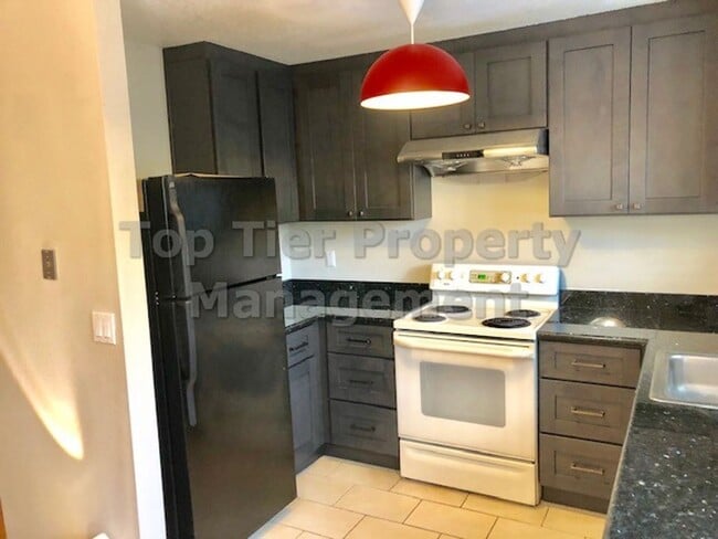 Building Photo - 2bd/1.5ba, 1,112 sf Concord Townhome available for Lease