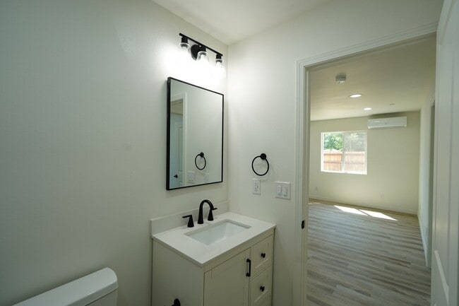 Building Photo - 4805 Charlotte Way