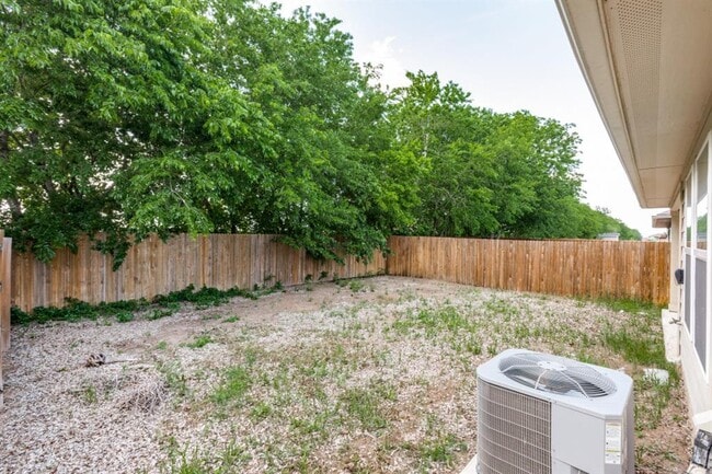 Building Photo - 250 Granary Dr