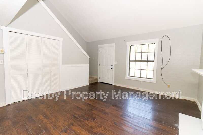 Primary Photo - 8800 Millard Lee Ln