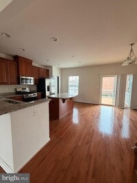 Building Photo - 1124 Oakwood St