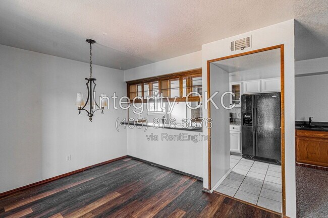 Building Photo - 4400 Hemingway Dr