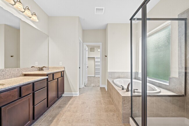 Building Photo - 15114 Winthrop Manor Way