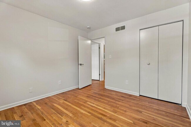 Building Photo - 4631 Hawksbury Rd