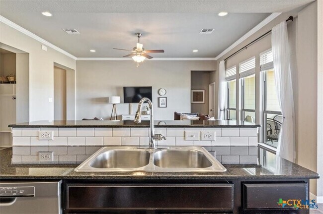 Building Photo - 703 Rivington Dr