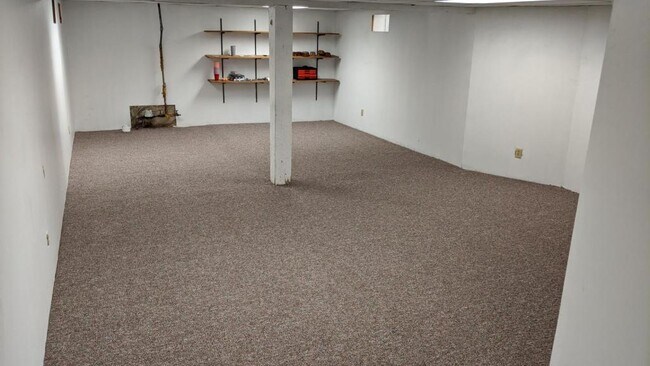 Building Photo - 904 Vine St