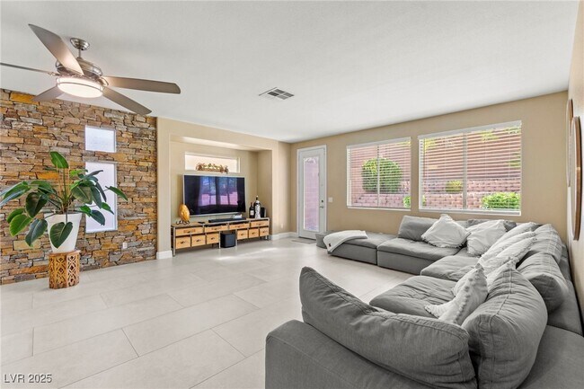 Building Photo - 11764 Golden Moments Ave