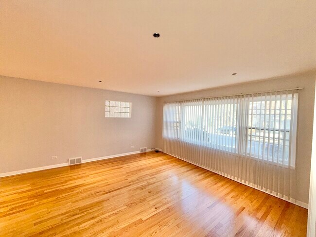 Building Photo - 5626 N Central Ave