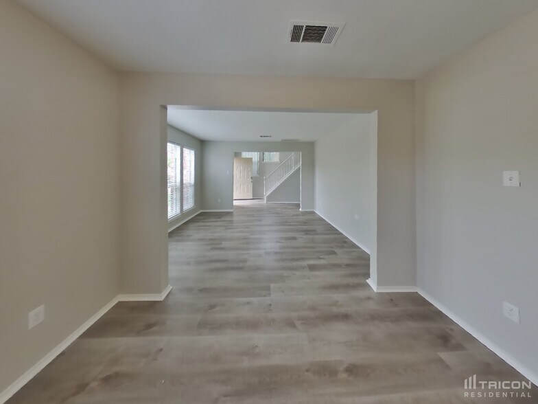 Building Photo - 1701 Pecan View Dr