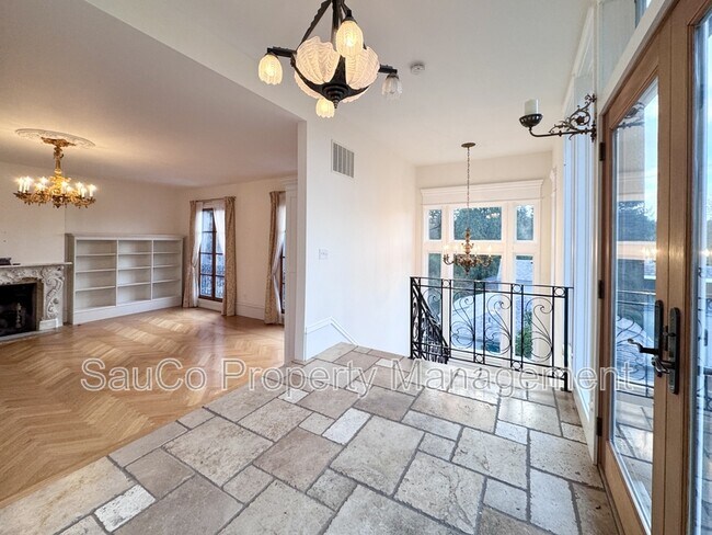 Building Photo - 1980 SW Terrace Dr