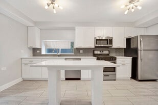 Building Photo - 2107 W Huron St