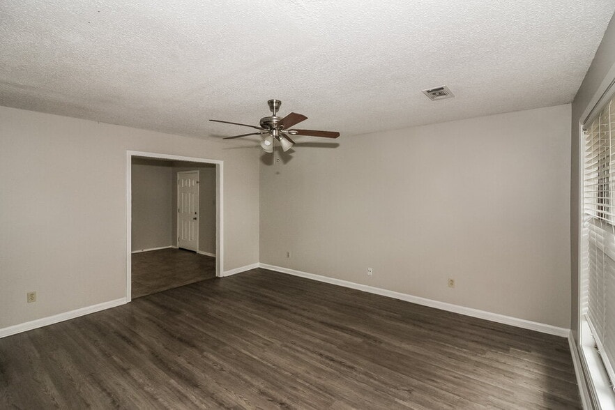 Building Photo - 8229 Valley Ridge Trail