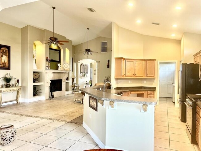 Building Photo - 6614 64th Terrace E