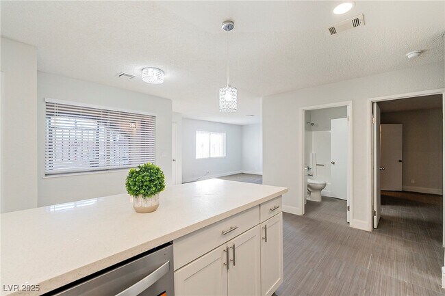 Building Photo - 832 Mantis Way