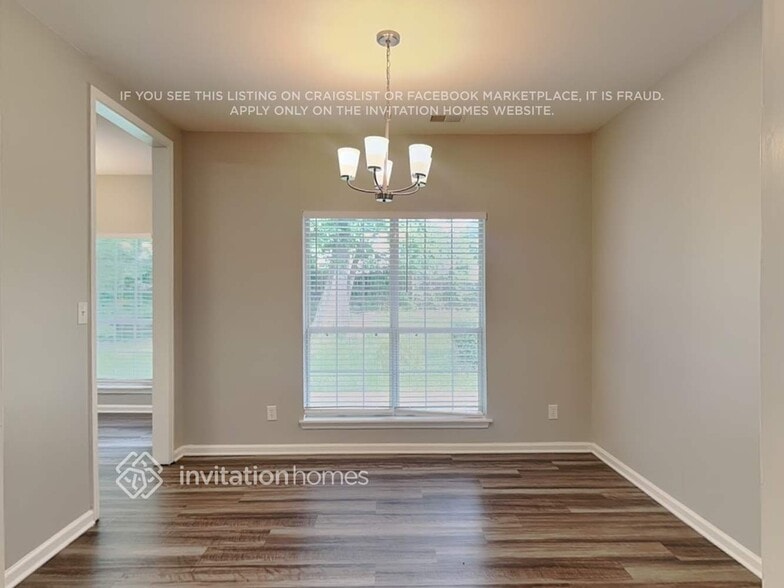 Building Photo - 594 Viking Pl SW