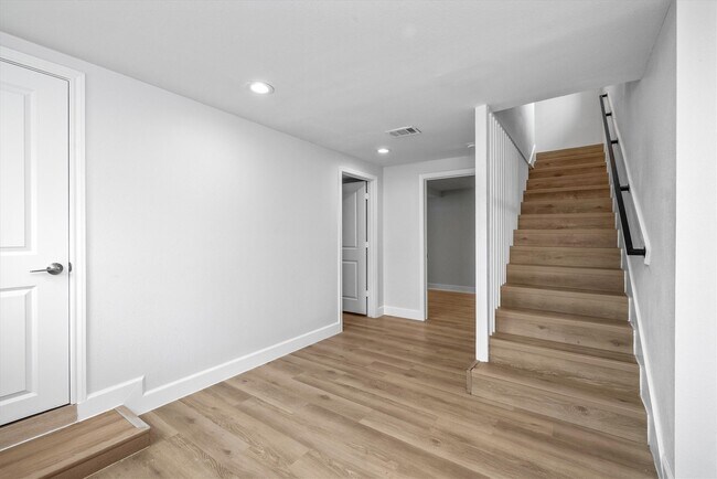 Building Photo - 1010 27th St