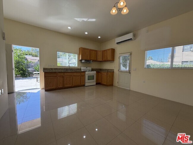 Building Photo - 14213 Califa St
