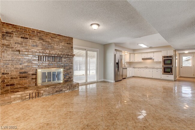 Building Photo - 632 Biljac St