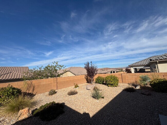 Building Photo - Beautiful 2 Bed / 2 Bath Home in Sun River...