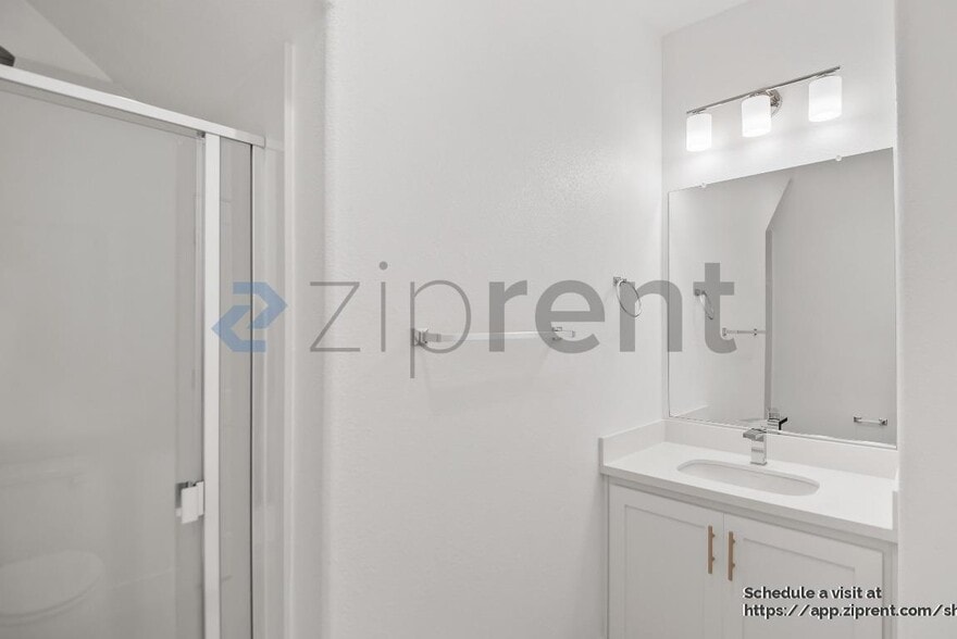 Building Photo - 1462 Longitude Dr